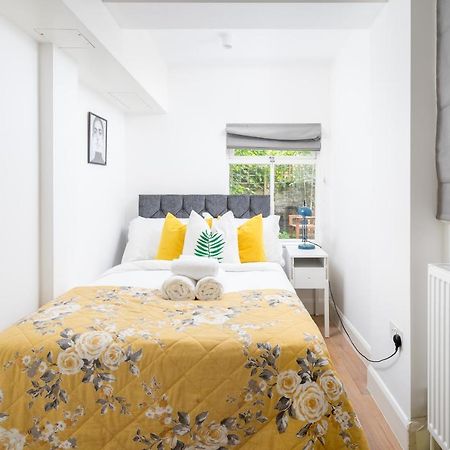 ロンドンJoivy Stylish 2-Bed Flat With Garden In Notting Hillアパートメント エクステリア 写真